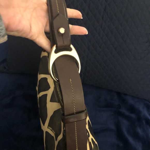 Dooney & Bourke Giraffe Print Handbag Purse with Matching Wallet - Picture 3 of 15